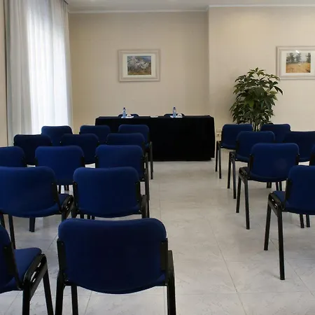 Отель Vincci Mae 4*