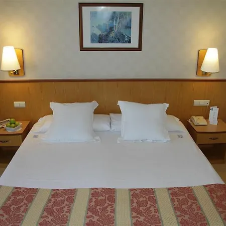 Hotel Vincci Mae 4*